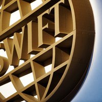Домбровскис: ЕС не может отключить Россию от SWIFT