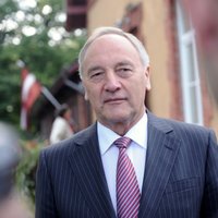 Prezidents Bērziņš nav aicināts uz Davosas ekonomikas forumu