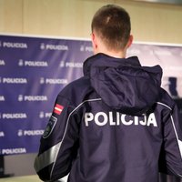 Policijas jauno formu skandāls: ražotājs kriminālprocesu uzskata par nepamatotu