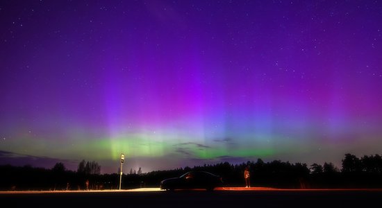 ФОТО. В ночь на понедельник в небе над Латвией наблюдали северное сияние