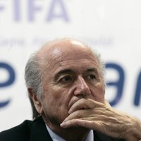 Diskvalificētais FIFA prezidents Blaters saņēmis nāves draudus
