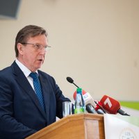 Премьер: народ Латвии пока не готов к введению нового налога