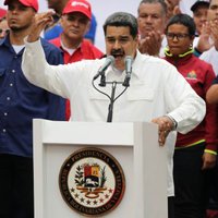 Maduro slavē bruņotos spēkus par izrādīto uzticību 'apvērsuma' laikā