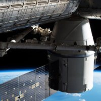 'SpaceX' kosmosa kuģis 'Dragon' veiksmīgi saslēdzies ar SKS