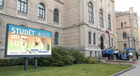 Tehnisku problēmu dēļ elektroniskajā uzņemšanā studētgribētāji biežāk izvēlas iesniegt pieteikumus klātienē