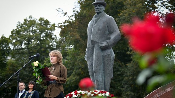 Satversmes un Valsts prezidenta institūcijas simtgadē Jelgavā atklāj Prezidentu skvēru