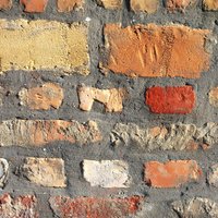 Kā attīrīt no krāsas vecu ķieģeļu mūri iekštelpā?