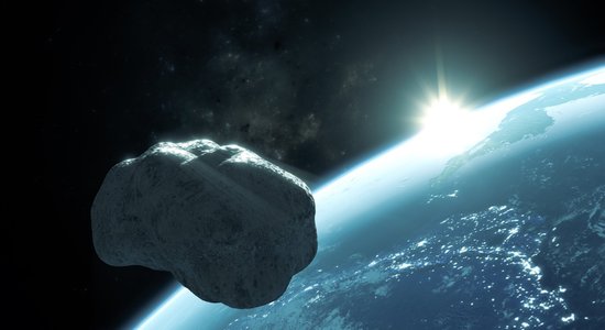 Varbūtība sadursmei – 1 pret 600. Jaunatklāts asteroīds nākotnē lidos tuvu garām Zemei