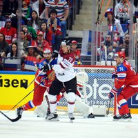 Latvijas hokejisti sestajā PČ spēlē pietaupa līderus un spēkojas ar Krieviju
