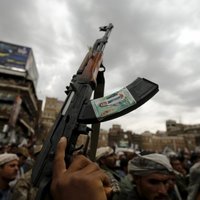 Arābu koalīcijas spēki sabombardējuši Jemenas Aizsardzības ministriju