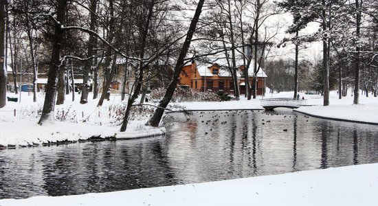 ФОТО. Парк скульптур и старая усадьба: прогулка по живописным берегам Марупите