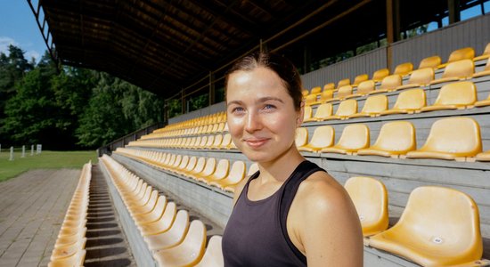 Latviski iemācījās ar 'Prāta vētras' palīdzību. Čehiete Krejči savu nākotni būvēs Latvijā