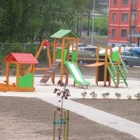 Рижская дума призывает жителей не пускать детей на детские площадки