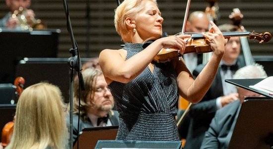 Vijolniece Vineta Sareika kļuvusi par Berlīnes filharmoniķu pirmo koncertmeistari