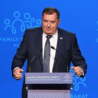Bosnijas serbu līderis paziņo par paātrinātu aiziešanu no valsts centrālajām institūcijām