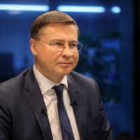 Krievijas kara negatīvā ietekme palēnina ES ekonomikas izaugsmi, norāda Dombrovskis