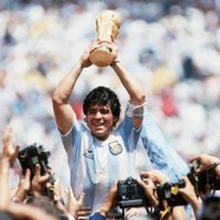 Pasaules kausa grupu izlozi vadīs leģendāri futbolisti – Linekers, Maradona un Kafu