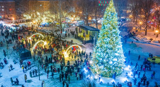 Добеле без снеговиков, 150 тысяч евро на Рождество в Елгаве. Как украсились к праздникам латвийские самоуправления?