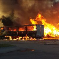 Пожар на ул. Лубанас в Риге ликвидирован: взорвались баллоны с газом