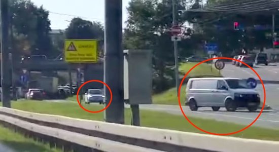 ВИДЕО: водители в ярости из-за пробок на веломарафоне и едут по "встречке"
