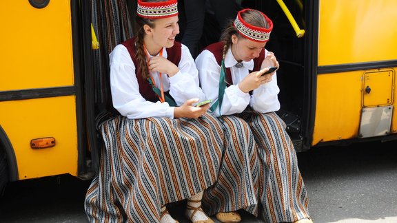 bērni,deja,dejotāji,deju kolektīvi,tautas dejas,tautas tērpi,xi latvijas skolu jaunatnes dziesmu un deju svētki