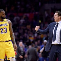 Losandželosas 'Lakers' pārtraukusi sadarbību ar galveno treneri Lūku Voltonu