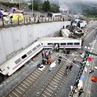Испания: скоростной поезд сошел с рельсов, около 80 погибших