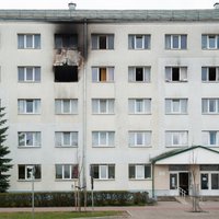 Salaspils ugunsgrēkā bojā gājusī sieviete centusies glābt guļošos kaimiņus