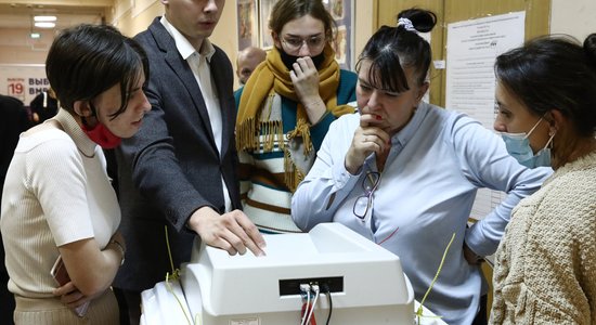 Krievijas opozīcija apsūdz Kremli vēlēšanu rezultātu viltošanā