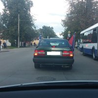 'Doņeckas Tautas republikas' karogu izmantošana Rīgā ir provokācija, secina DP