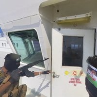 ASV spēki pie Jemenas aizturējuši izraēlieša kuģa nolaupītājus