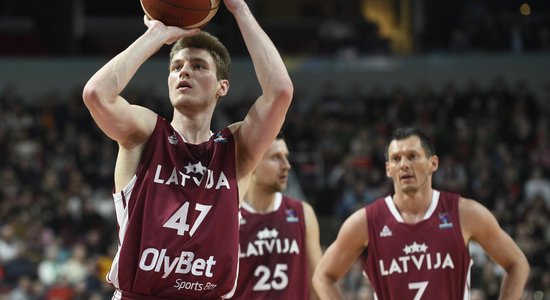 Latvijas basketbolistiem pēc sāpīgā zaudējuma EČ atlases sākumā spēle Bulgārijā