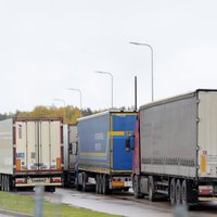 Terehovas robežpunktā uz Latvijas-Krievijas robežas rindā stāv ap 850 kravas auto