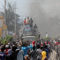 Haiti iedzīvotāji protestē pret valdības lūgumu piesaistīt ārvalstu palīdzību vardarbības apturēšanai