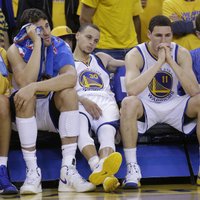 Biedriņa 'Warriors' izstājas no NBA 'play off'