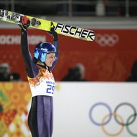Vāciete Fogta kļūst par pirmo olimpisko čempioni tramplīnlēkšanā sievietēm