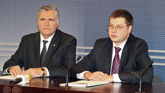 Paraksta MK un LPS 2011.gada vienošanās un domstarpību protokolu - 17