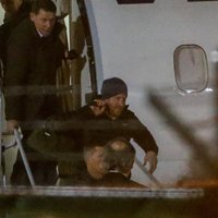 Paparaci foto: Princis Harijs atgriežas Kanādā pie sievas un dēliņa