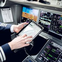 'airBaltic' ievieš elektroniskos lidojumu plānus pilotiem