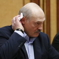 Лукашенко счел излишней "шумиху" по поводу четырех умерших от коронавируса