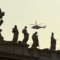 Бенедикт XVI улетел из Ватикана в летнюю резиденцию