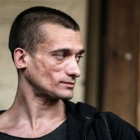 Арестованный во Франции художник Павленский объявил голодовку