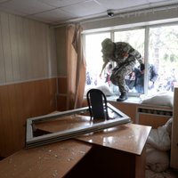 Ukrainas austrumos turpinās asinsizliešana; likvidēti vairāki separātistu blokposteņi