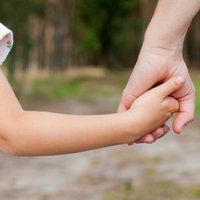 Pēc tikšanās ar tēvu bērns mammu sauc par slikto: situāciju vērtē psiholoģe