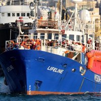 Kuģis 'Lifeline' ar 234 migrantiem pietauvojies Maltā