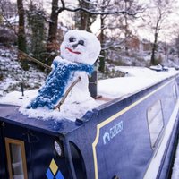 Foto: Lielbritāniju pārsteidz sniegs