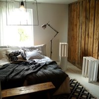 Jauna telpa: noliktavas pārvērtības romantiskā lauku stila guļamistabā