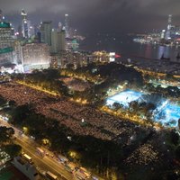 Foto: Ķīnas demokrātijas salā Honkongā 180 000 piemin Tjaņaņmiņas slaktiņa upurus