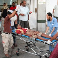 Jemenā pašnāvnieks uzspridzinās armijas bāzē, nogalinot vismaz 25 karavīrus