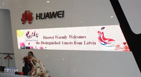 Foto: Būt vai nebūt 'Huawei' centram Latvijā – korporatīvās aplidošanas stāsts